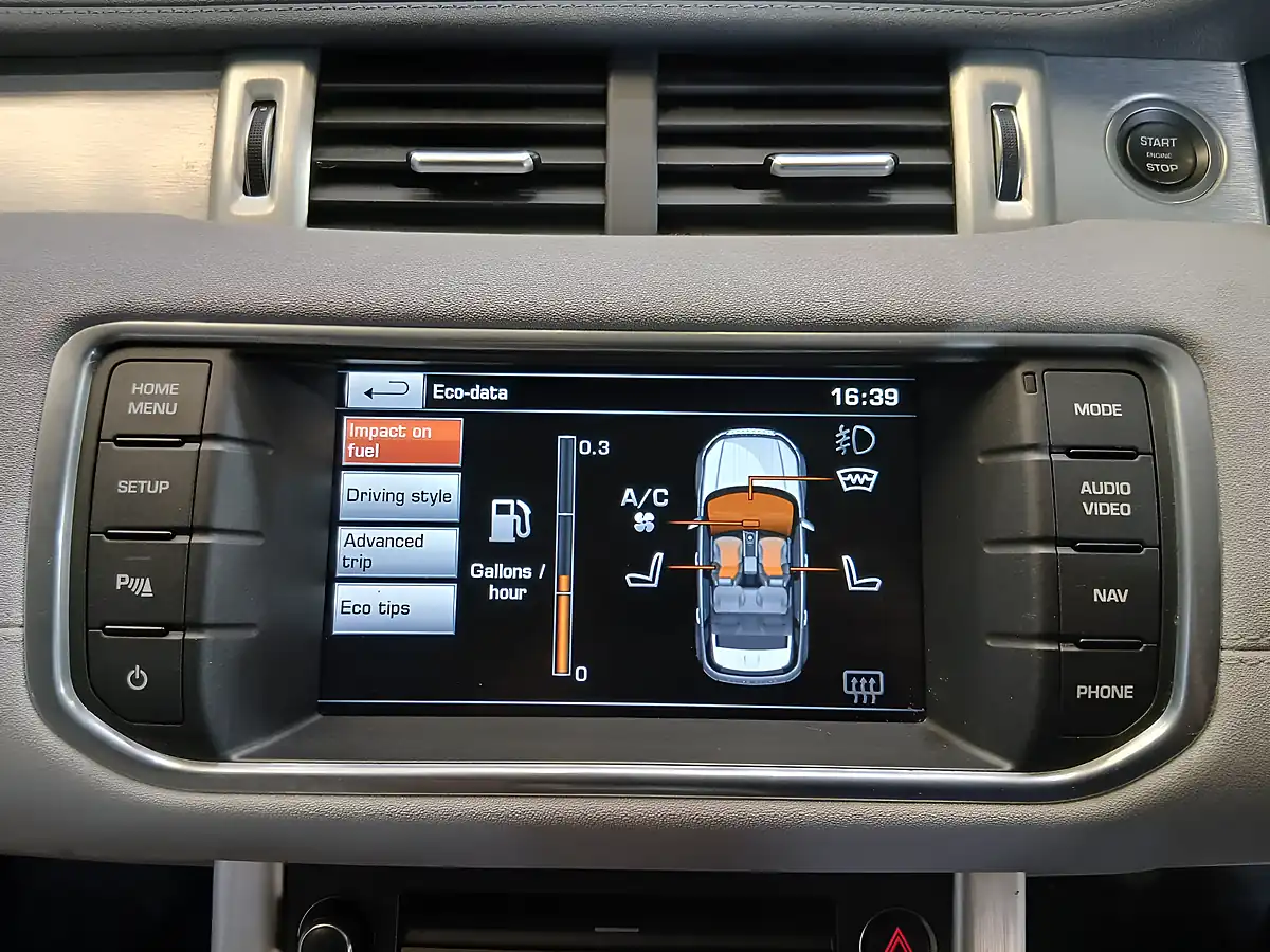 Used 2015 Land Rover Range Rover Evoque Pure Tech White - Interior and Exterior details 15