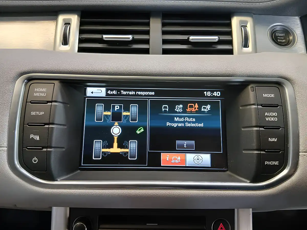 Used 2015 Land Rover Range Rover Evoque Pure Tech White - Interior and Exterior details 16