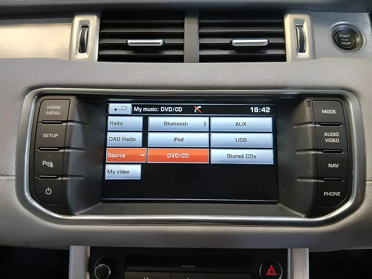 Used 2015 Land Rover Range Rover Evoque Pure Tech White - Interior and Exterior details 17