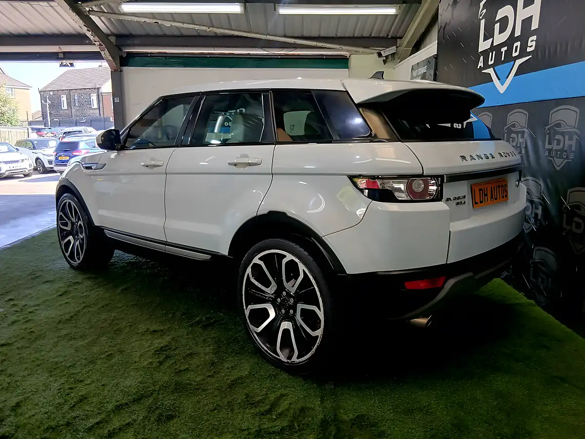 Used 2015 Land Rover Range Rover Evoque Pure Tech White - Interior and Exterior details 5
