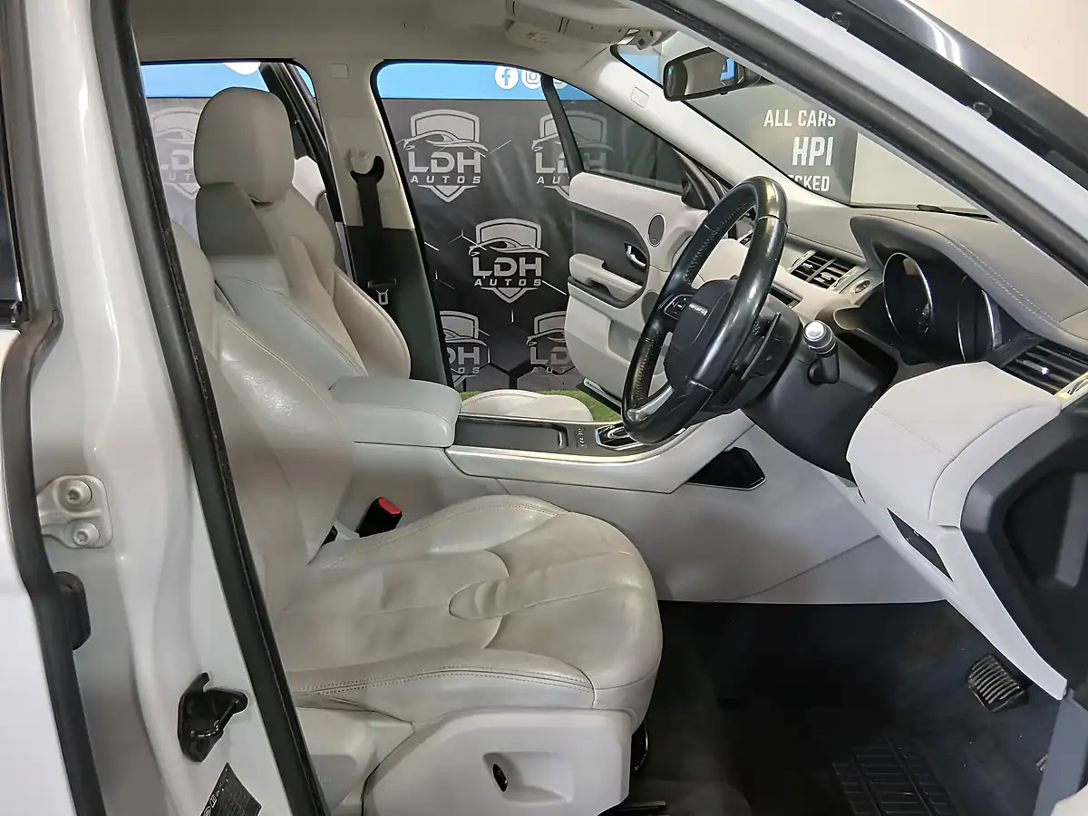 Used 2015 Land Rover Range Rover Evoque Pure Tech White - Interior and Exterior details 8