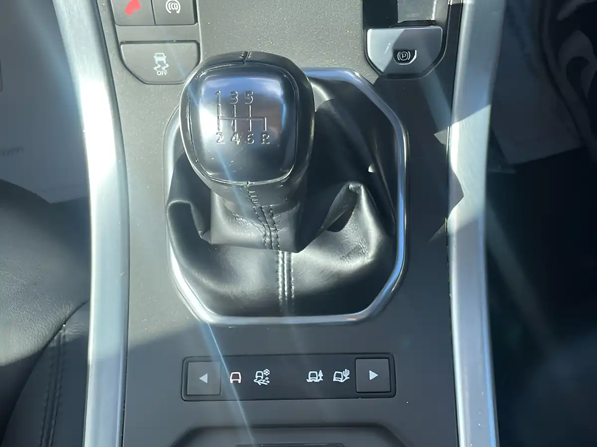 Used 2015 Land Rover Range Rover Evoque Pure Tech White - Interior and Exterior details 18