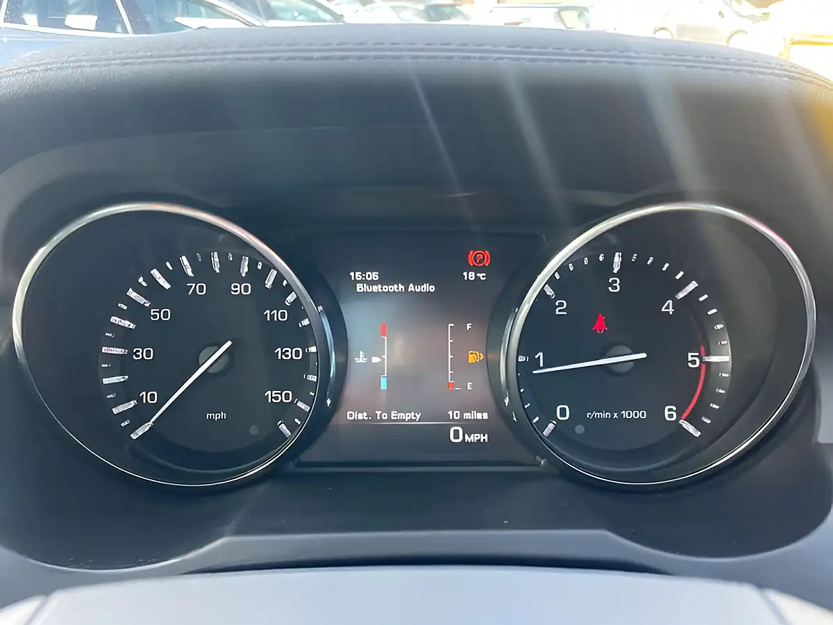 Used 2015 Land Rover Range Rover Evoque Pure Tech White - Interior and Exterior details 19