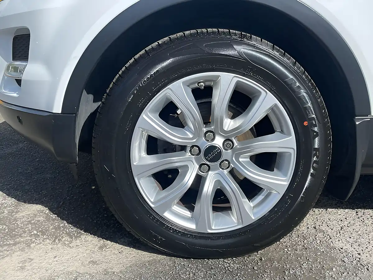 Used 2015 Land Rover Range Rover Evoque Pure Tech White - Interior and Exterior details 5