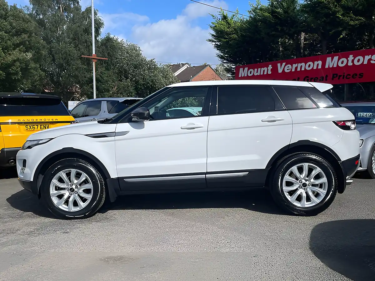 Used 2015 Land Rover Range Rover Evoque Pure Tech White - Interior and Exterior details 6