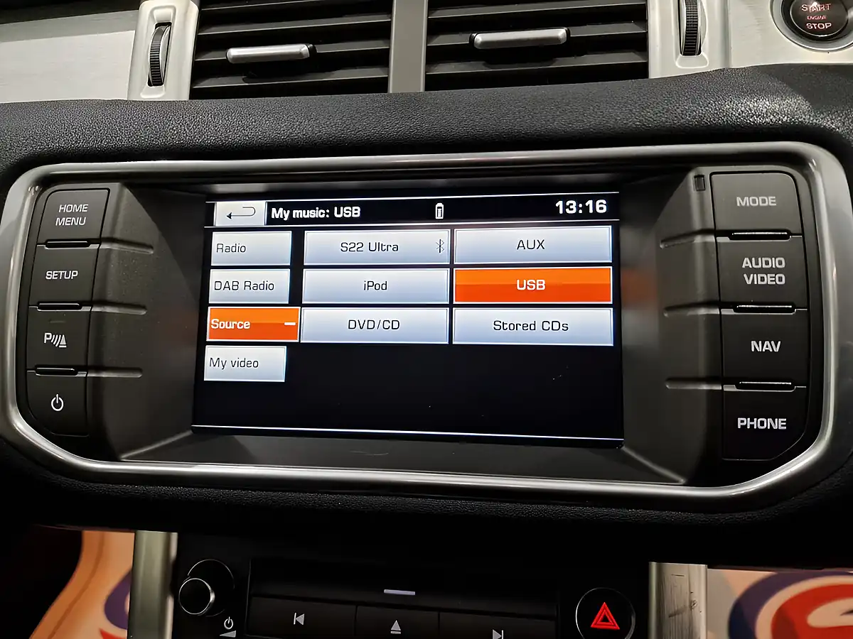 Used 2015 Land Rover Range Rover Evoque Pure Tech White - Interior and Exterior details 12