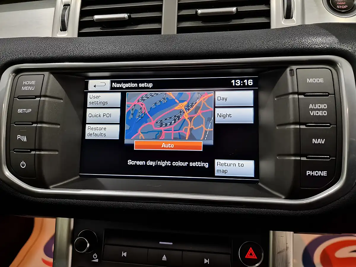 Used 2015 Land Rover Range Rover Evoque Pure Tech White - Interior and Exterior details 13