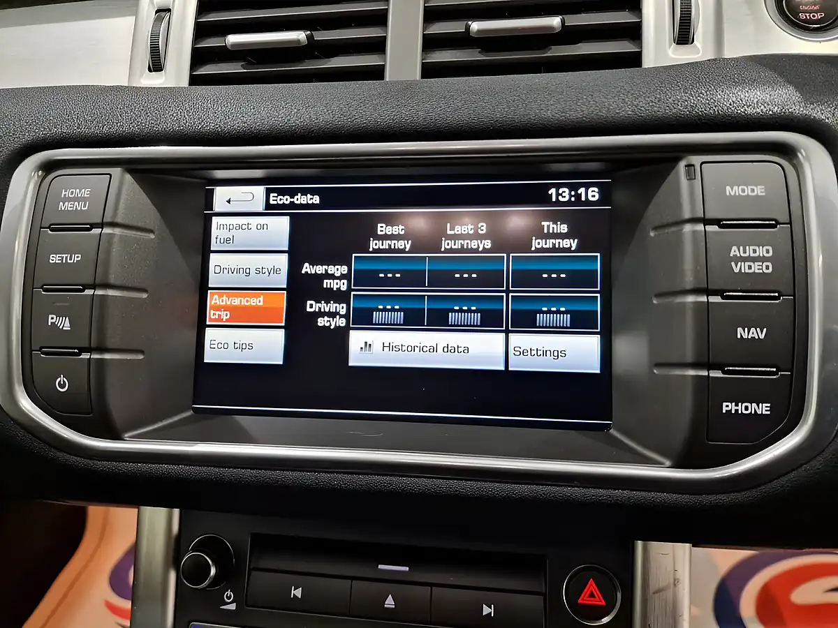 Used 2015 Land Rover Range Rover Evoque Pure Tech White - Interior and Exterior details 14