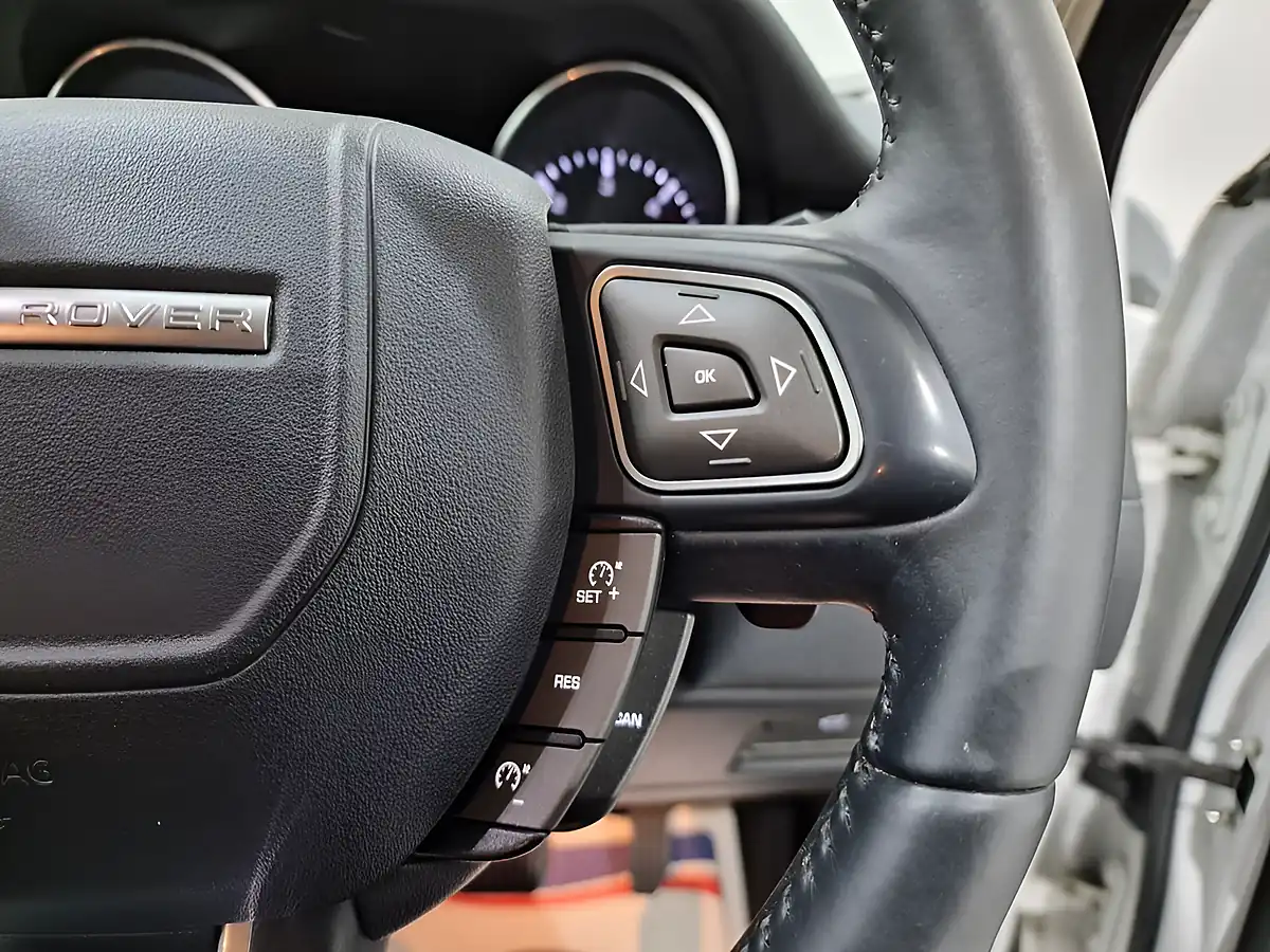 Used 2015 Land Rover Range Rover Evoque Pure Tech White - Interior and Exterior details 15