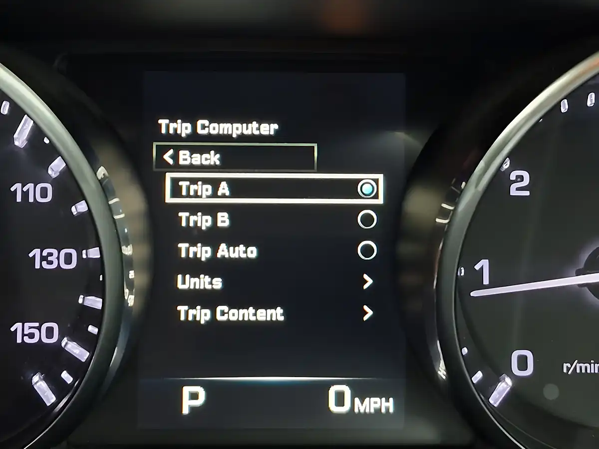 Used 2015 Land Rover Range Rover Evoque Pure Tech White - Interior and Exterior details 16