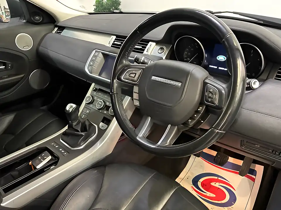 Used 2015 Land Rover Range Rover Evoque Pure Tech White - Interior and Exterior details 3