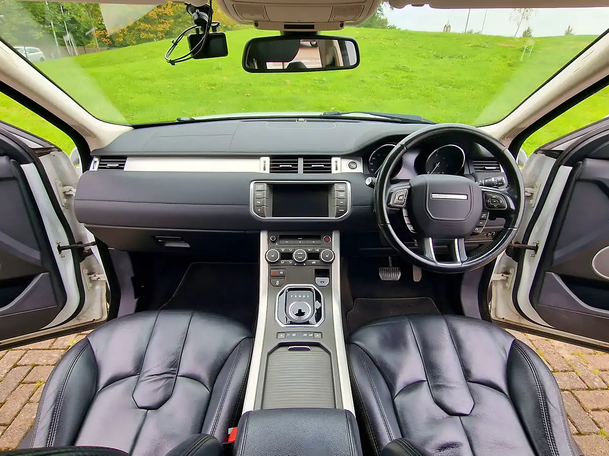 Used 2015 Land Rover Range Rover Evoque Pure White - Interior and Exterior details 11