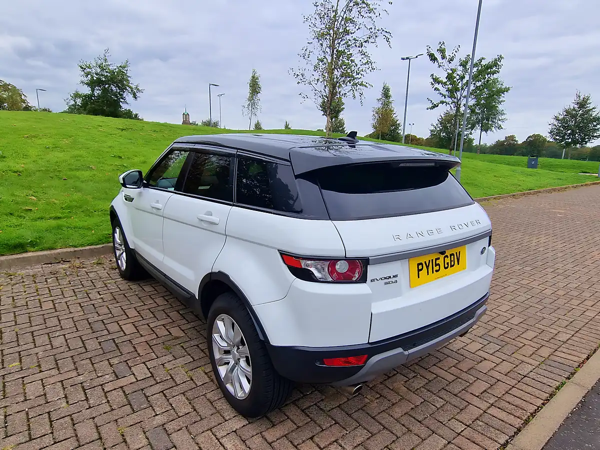 Used 2015 Land Rover Range Rover Evoque Pure White - Interior and Exterior details 4