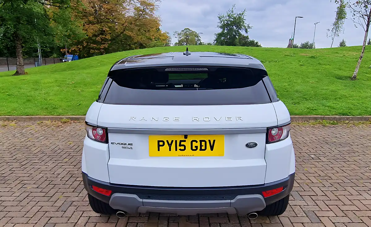 Used 2015 Land Rover Range Rover Evoque Pure White - Interior and Exterior details 5