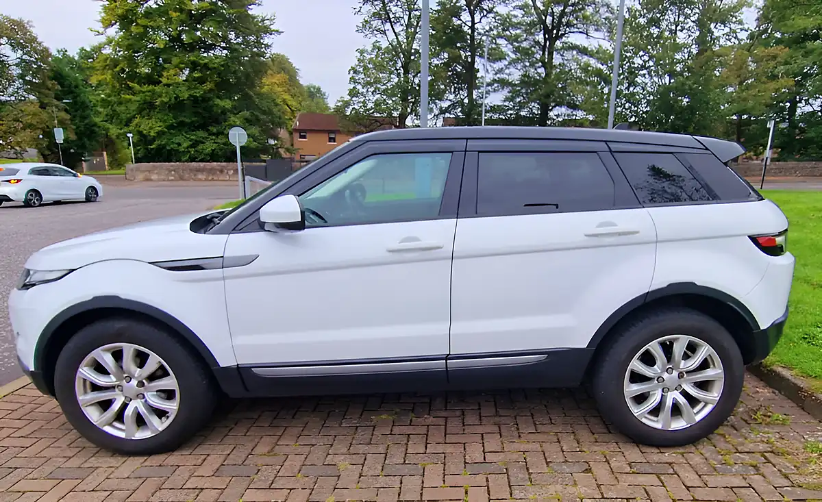 Used 2015 Land Rover Range Rover Evoque Pure White - Interior and Exterior details 7