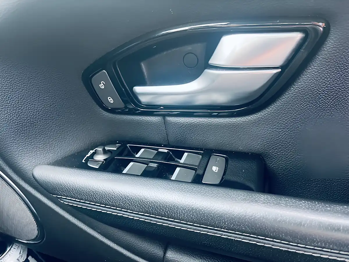 Used 2015 Land Rover Range Rover Evoque Se Tech Corris Grey - Interior and Exterior details 14