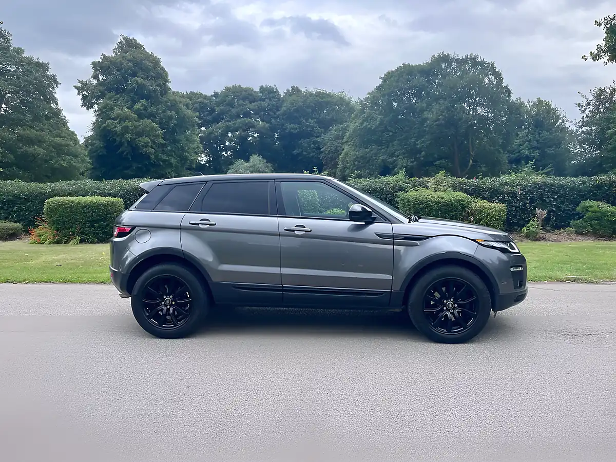 Used 2015 Land Rover Range Rover Evoque Se Tech Corris Grey - Interior and Exterior details 17