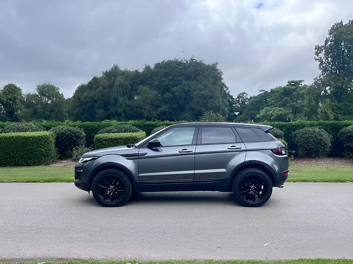Used 2015 Land Rover Range Rover Evoque Se Tech Corris Grey - Interior and Exterior details 4