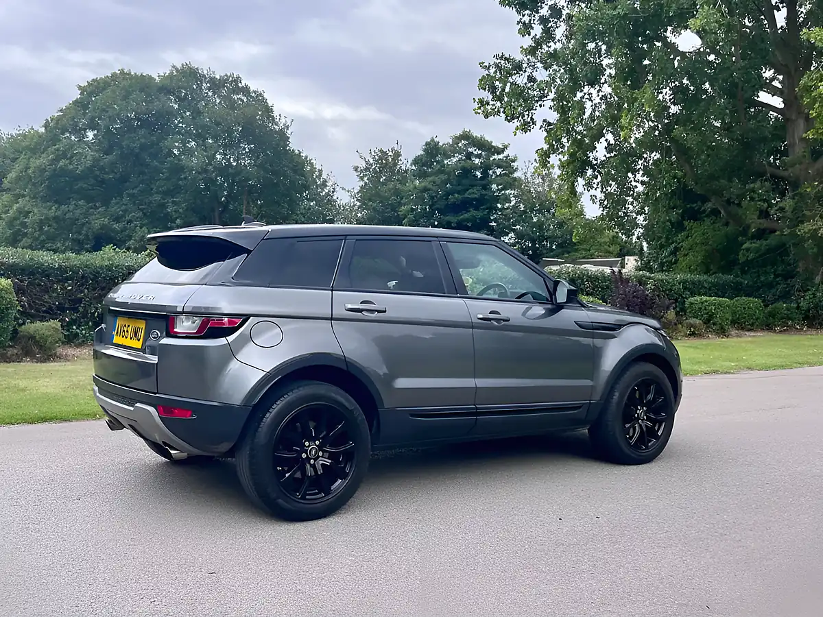 Used 2015 Land Rover Range Rover Evoque Se Tech Corris Grey - Interior and Exterior details 9