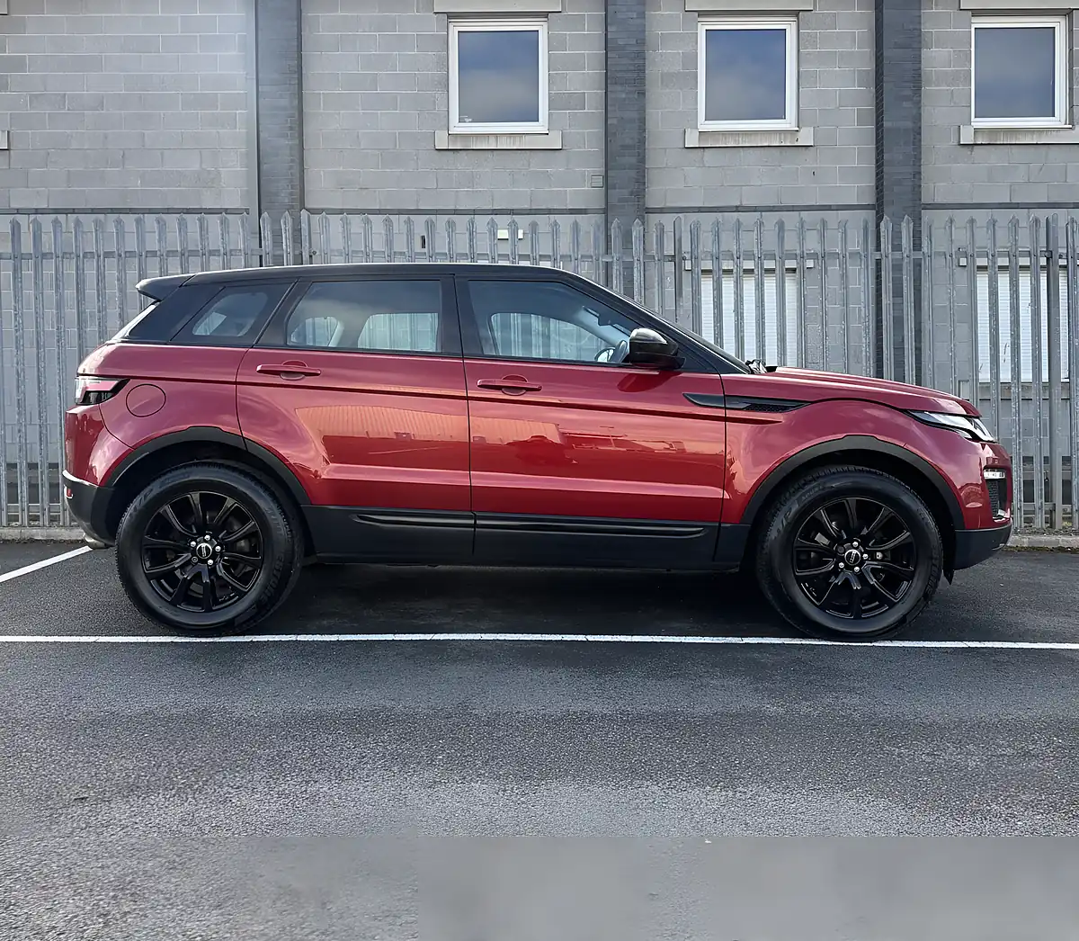 Used 2015 Land Rover Range Rover Evoque Se Tech Red - Interior and Exterior details 7