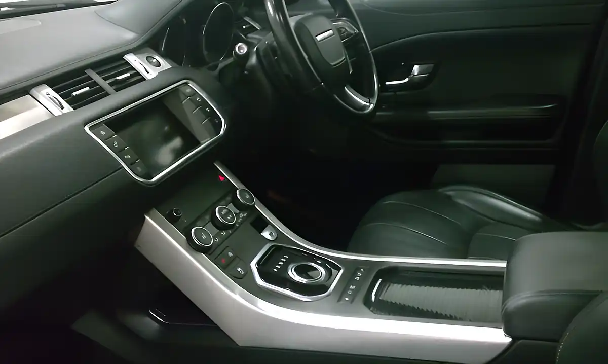 Used 2015 Land Rover Range Rover Evoque Se Tech Santorini Black - Interior and Exterior details 12