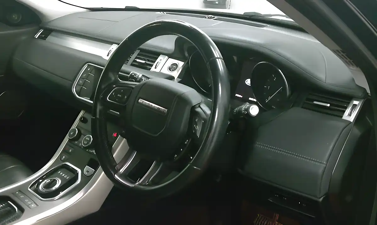 Used 2015 Land Rover Range Rover Evoque Se Tech Santorini Black - Interior and Exterior details 14