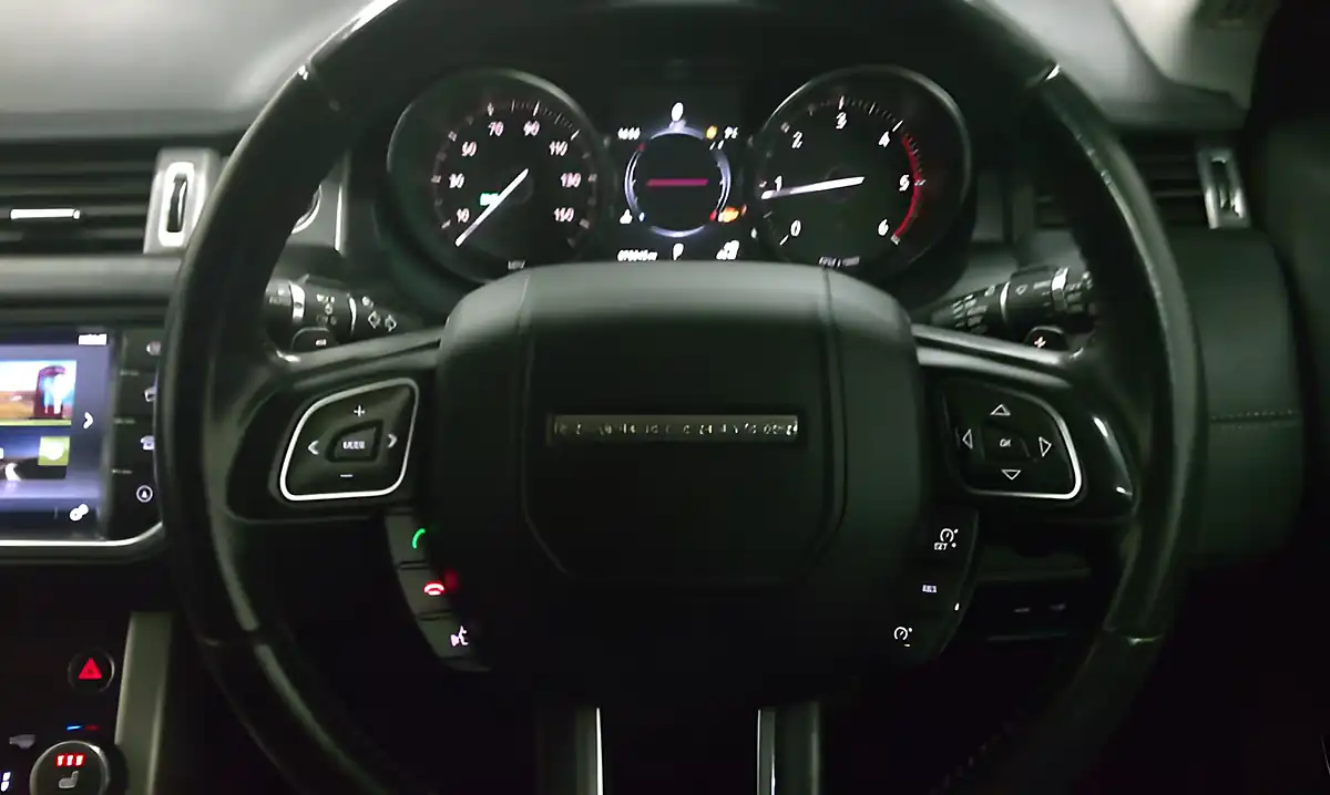 Used 2015 Land Rover Range Rover Evoque Se Tech Santorini Black - Interior and Exterior details 17