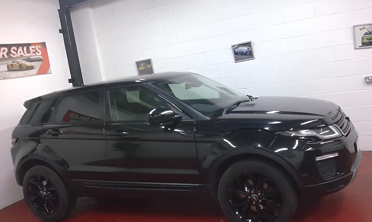 Used 2015 Land Rover Range Rover Evoque Se Tech Santorini Black - Interior and Exterior details 3