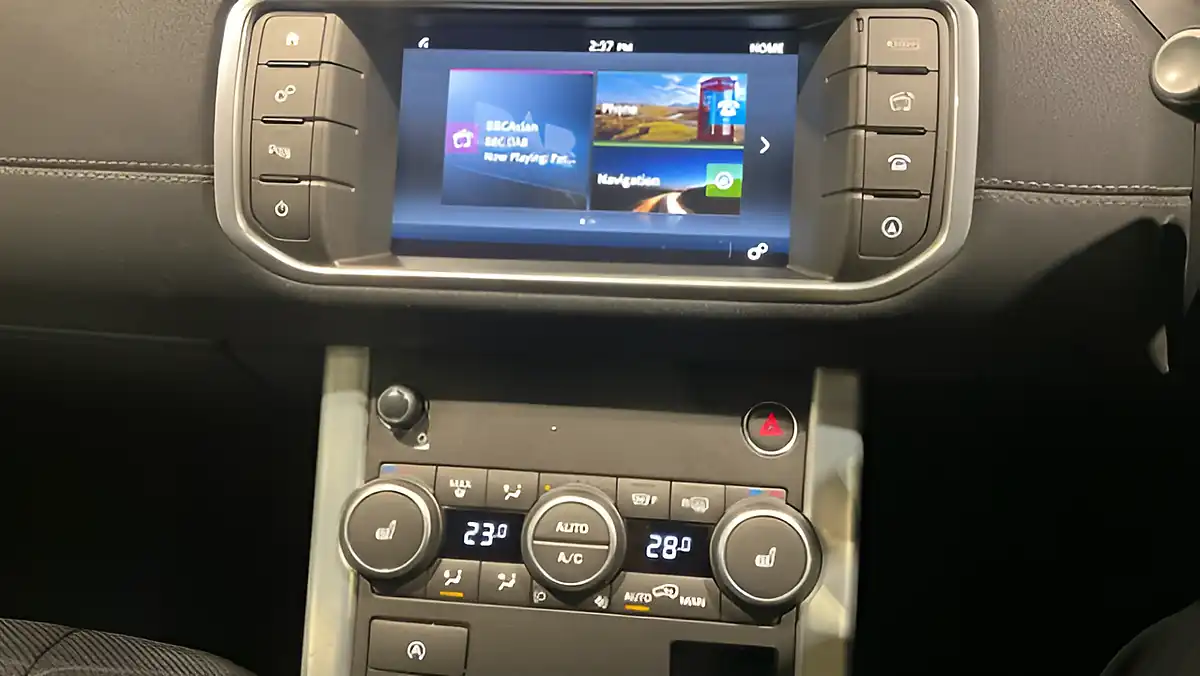 Used 2015 Land Rover Range Rover Evoque Se Tech White - Interior and Exterior details 12