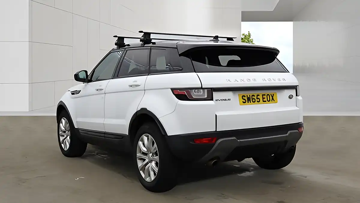 Used 2015 Land Rover Range Rover Evoque Se Tech White - Interior and Exterior details 6
