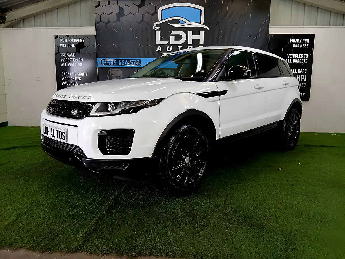 Used 2015 Land Rover Range Rover Evoque Se White - Front View