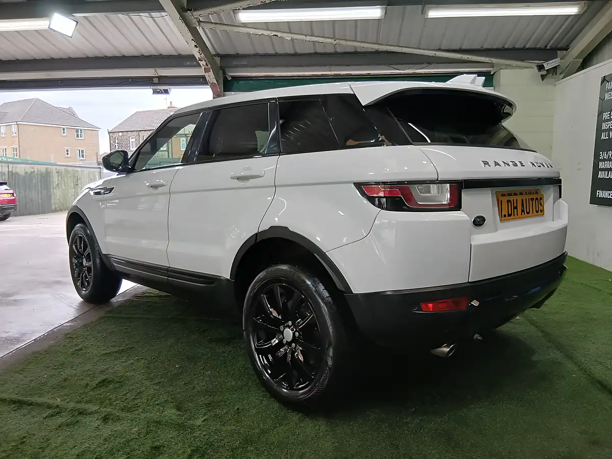 Used 2015 Land Rover Range Rover Evoque Se White - Interior and Exterior details 3
