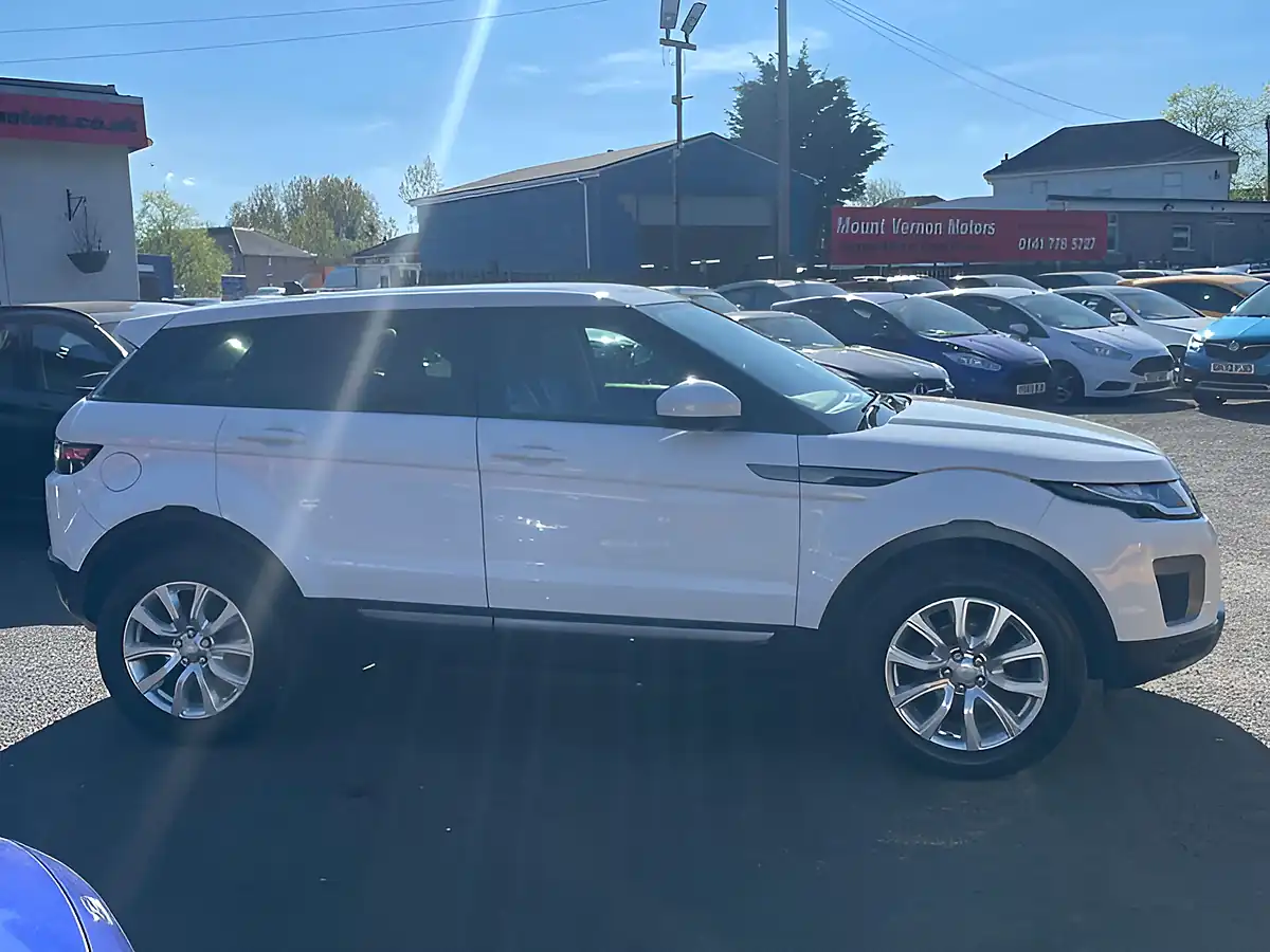 Used 2015 Land Rover Range Rover Evoque Se White - Interior and Exterior details 9