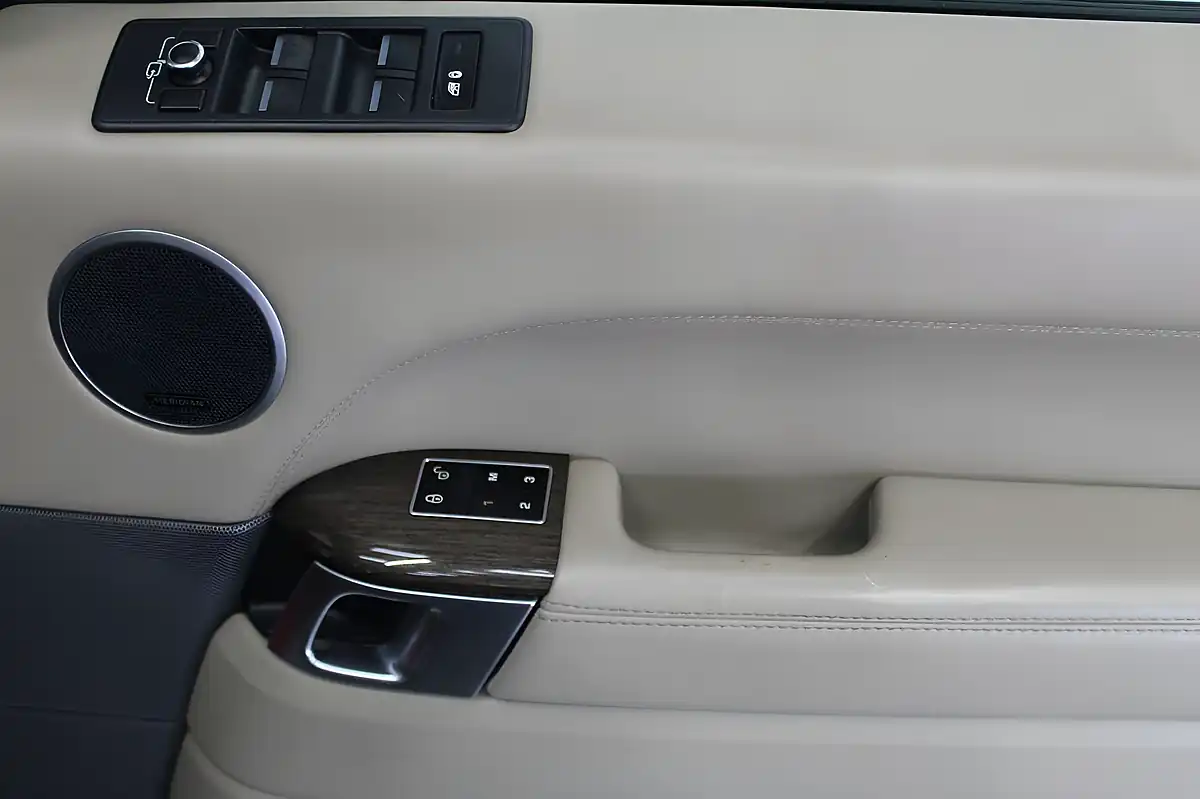 Used 2015 Land Rover Range Rover Sport Autobiography Dynamic Black - Interior and Exterior details 18
