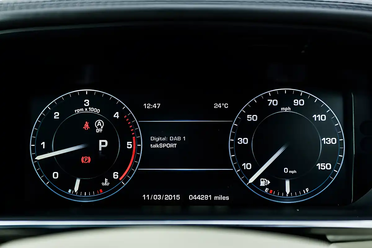 Used 2015 Land Rover Range Rover Sport Autobiography Dynamic Black - Interior and Exterior details 16