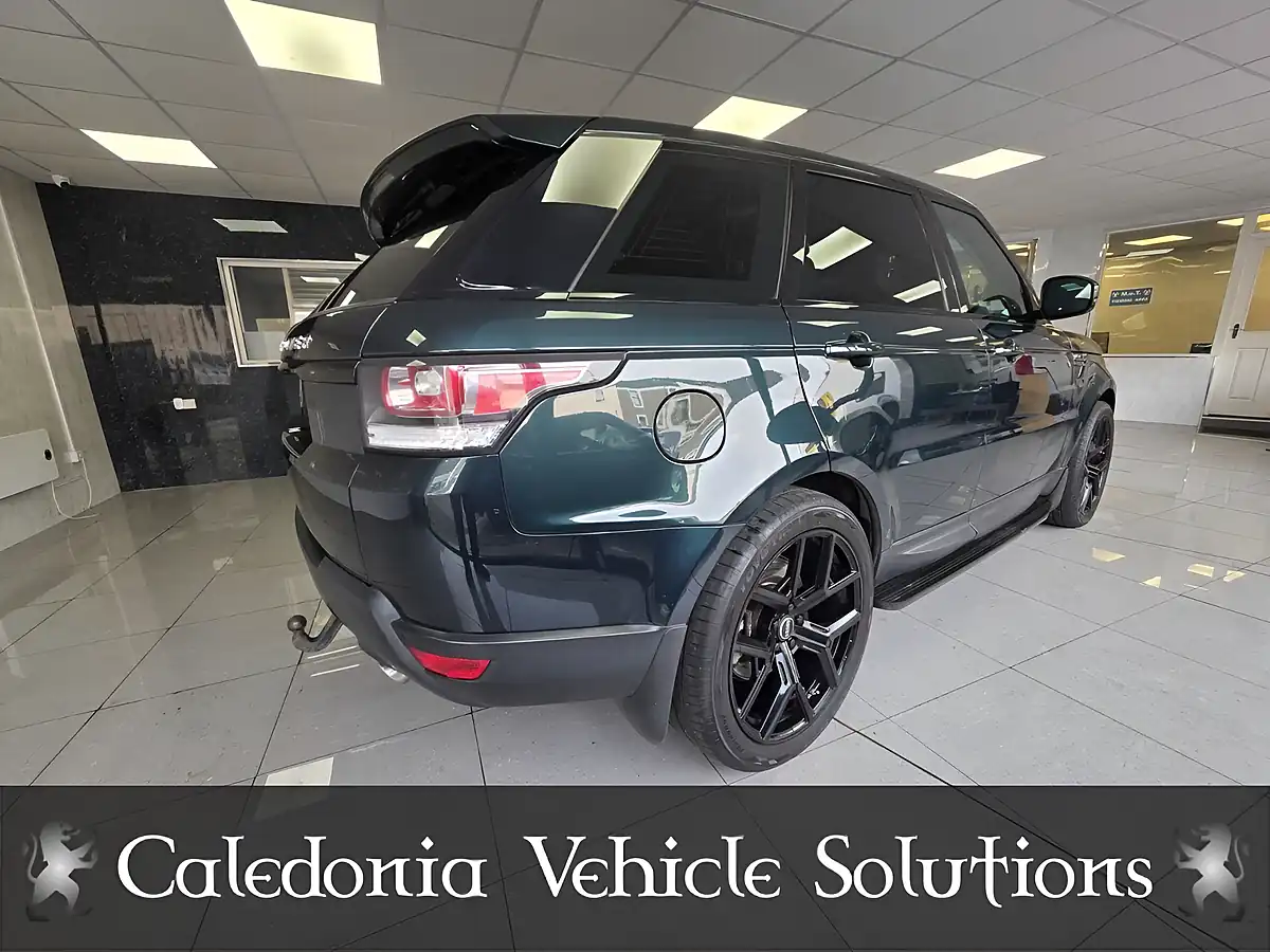 Used 2015 Land Rover Range Rover Sport Hse Dynamic Aintree Green - Interior and Exterior details 4