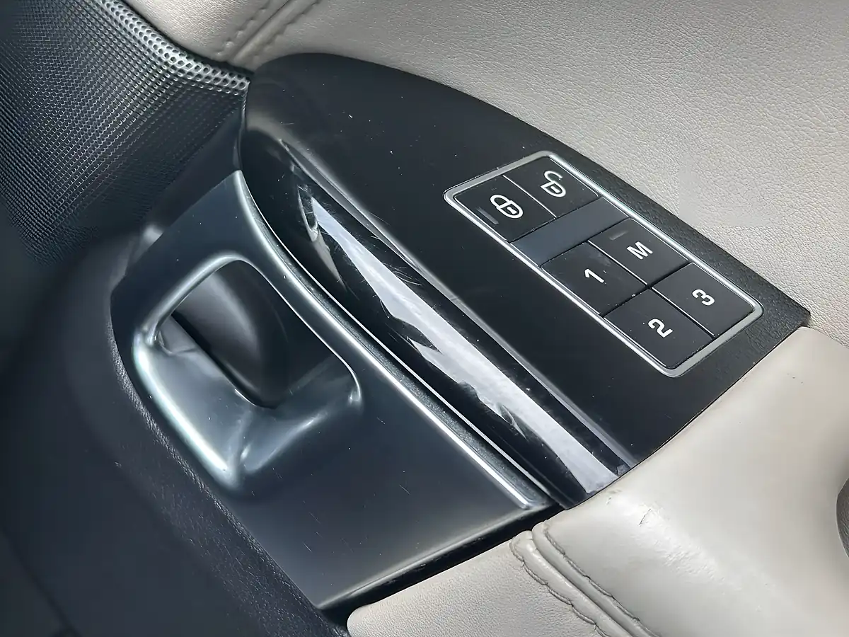 Used 2015 Land Rover Range Rover Sport Hse Dynamic Black - Interior and Exterior details 19