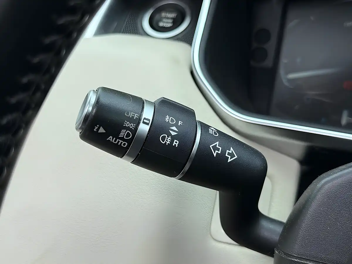 Used 2015 Land Rover Range Rover Sport Hse Dynamic Black - Interior and Exterior details 13