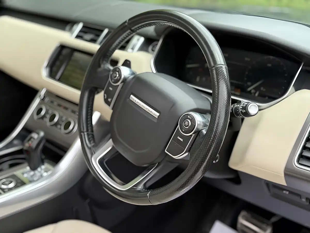 Used 2015 Land Rover Range Rover Sport Hse Dynamic Black - Interior and Exterior details 17