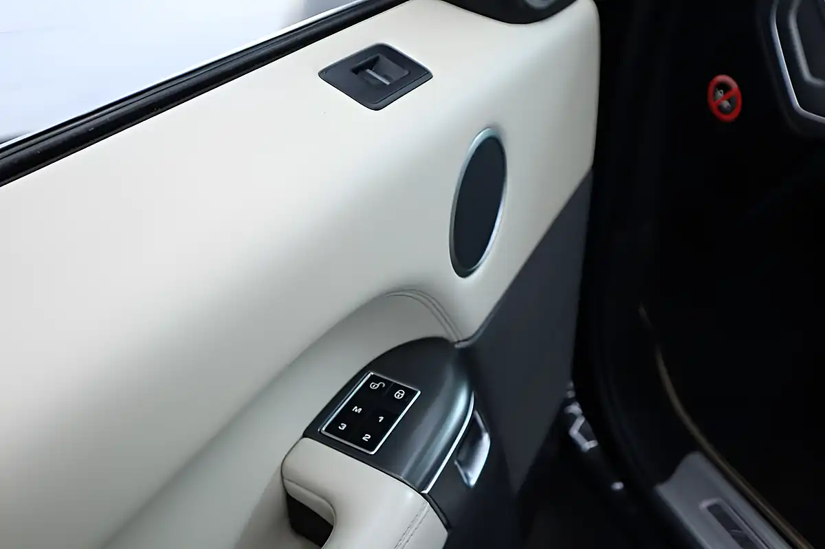Used 2015 Land Rover Range Rover Sport Hse Dynamic Black - Interior and Exterior details 12