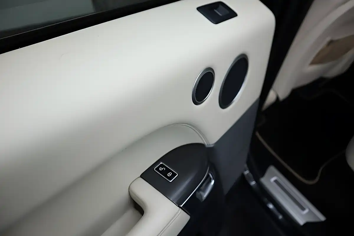 Used 2015 Land Rover Range Rover Sport Hse Dynamic Black - Interior and Exterior details 13
