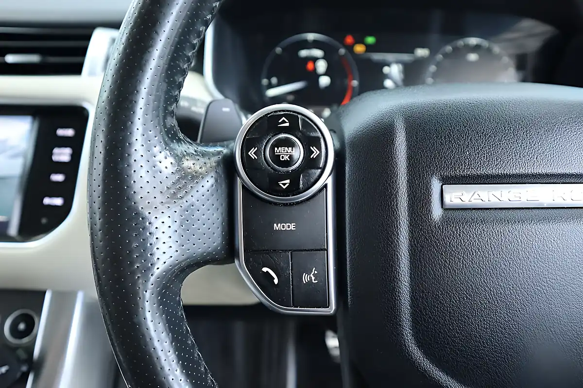 Used 2015 Land Rover Range Rover Sport Hse Dynamic Black - Interior and Exterior details 17