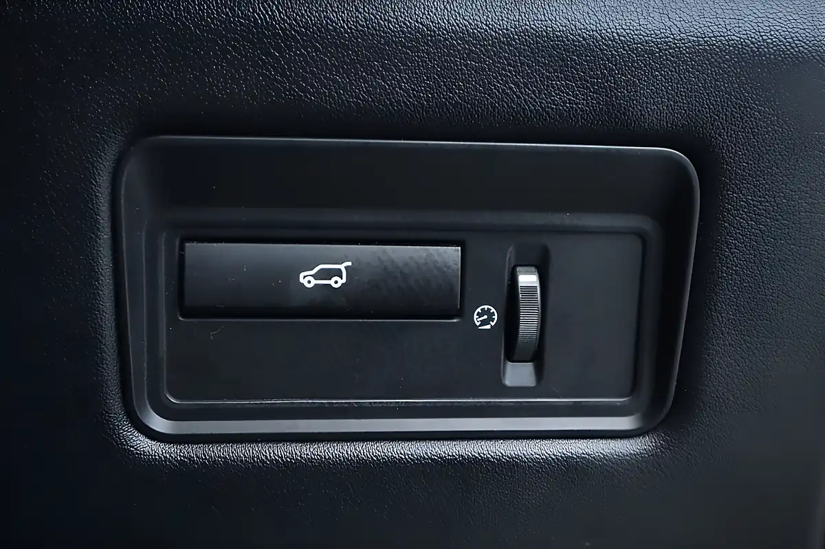 Used 2015 Land Rover Range Rover Sport Hse Dynamic Black - Interior and Exterior details 19