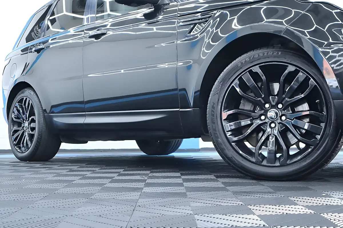 Used 2015 Land Rover Range Rover Sport Hse Dynamic Black - Interior and Exterior details 3