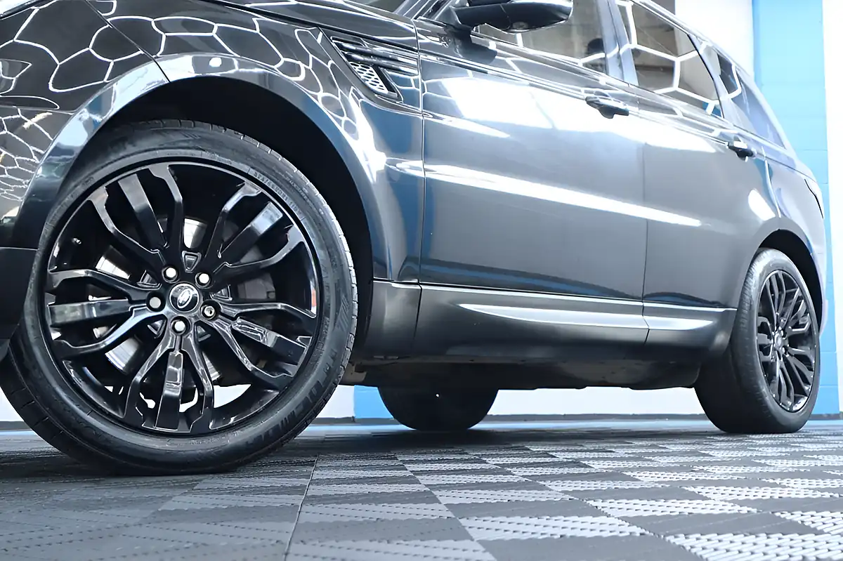 Used 2015 Land Rover Range Rover Sport Hse Dynamic Black - Interior and Exterior details 9