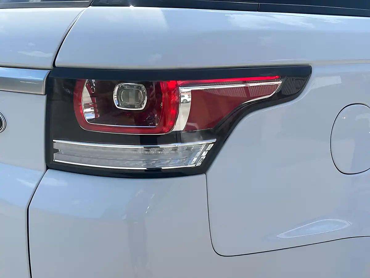 Used 2015 Land Rover Range Rover Sport Hse Fuji White - Interior and Exterior details 14