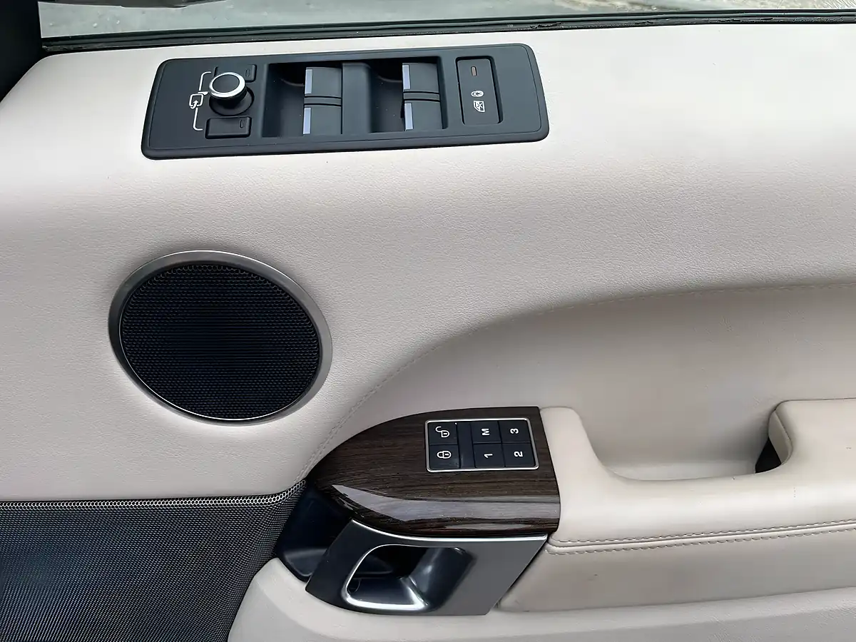 Used 2015 Land Rover Range Rover Sport Hse Gold - Interior and Exterior details 18