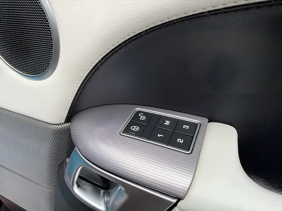 Used 2015 Land Rover Range Rover Sport Hse Red - Interior and Exterior details 17
