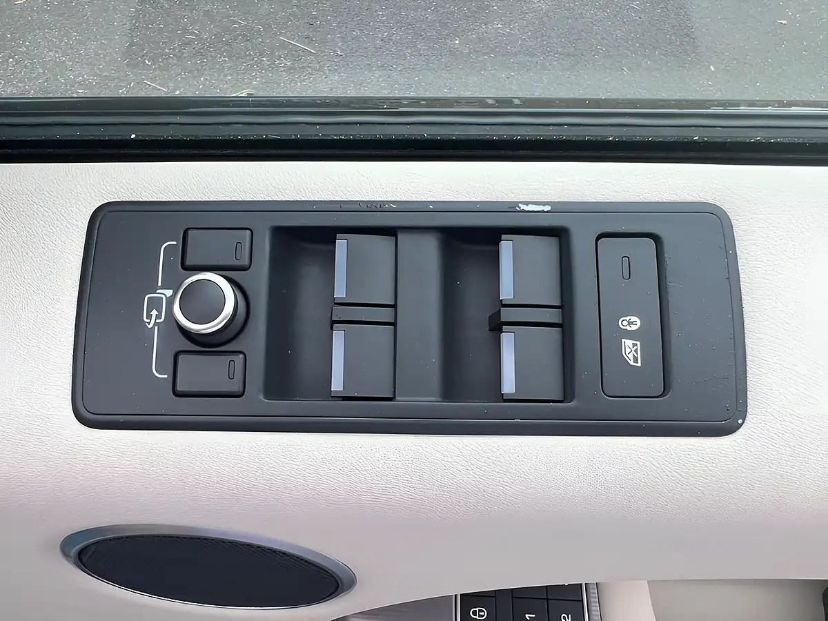 Used 2015 Land Rover Range Rover Sport Hse Santorini Black - Interior and Exterior details 15