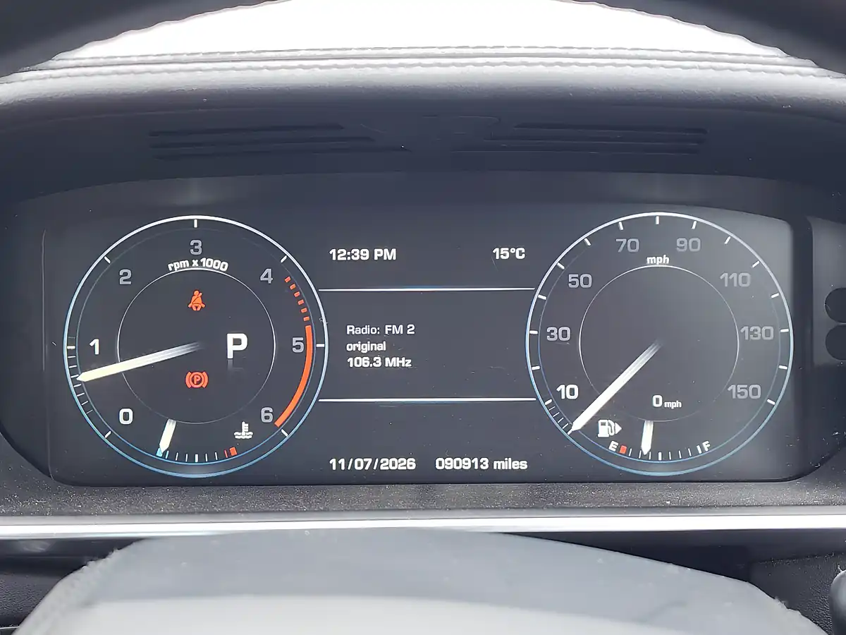 Used 2015 Land Rover Range Rover Vogue Black - Interior and Exterior details 11